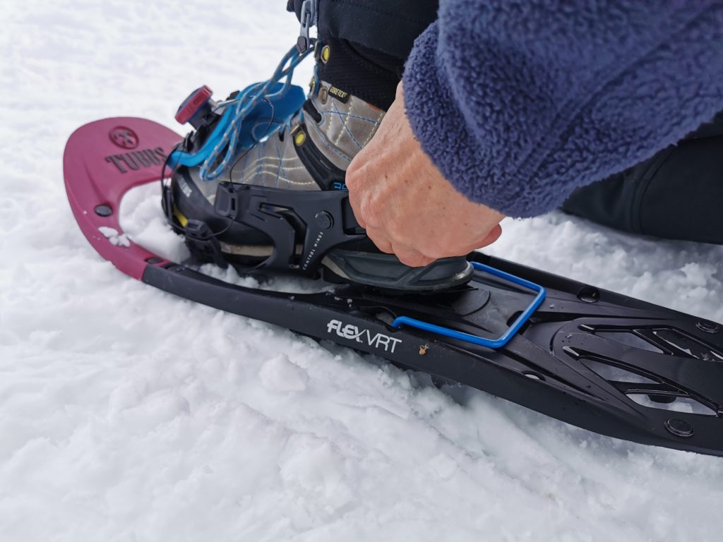 Schneeschuh Größen hängen nicht von deiner Schuhgröße ab: Mit dem Riemen stellst du deine Schneeschuhe auf deine Schuhgröße ein
