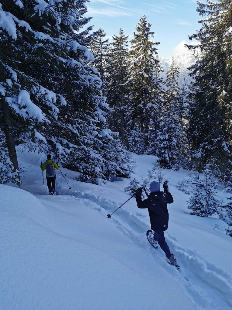 Mit der richtigen "Schneeschuhwandern Ausrüstung" geht´s raus ins Winterabenteuer!